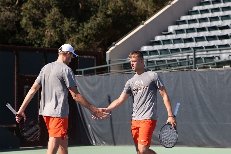 two players on the men's tennis team 