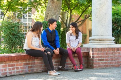 Three University of the Pacific students sit and chat.
