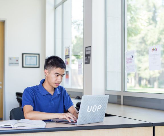 Student in online class