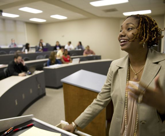 Eberhardt School of Business faculty provides lecture to students at University of the Pacific