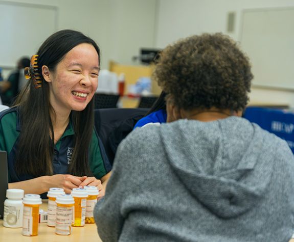 Pharmacy student assisting Medicare recipient in clinic