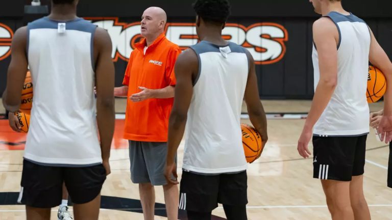 Dave Smart with Pacific basketball players