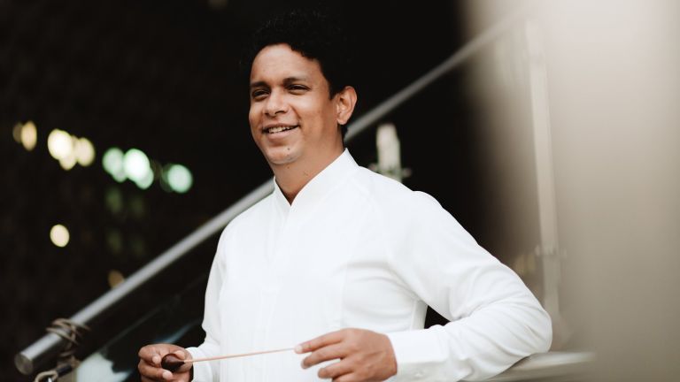 Conductor Sebastián Serrano-Ayala