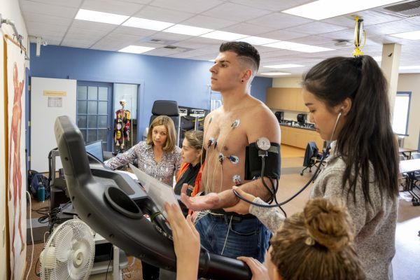 Students running a cardiac test