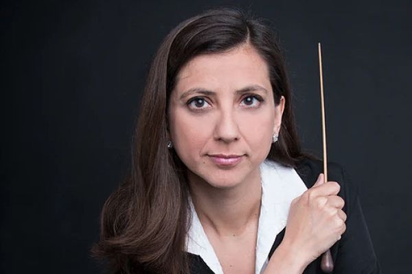 Fernanda Lestra, conductor