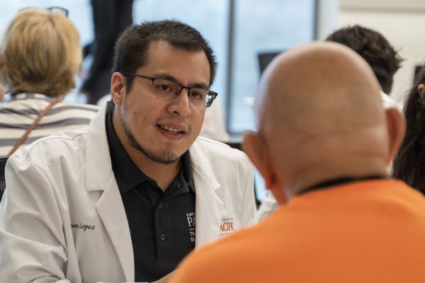 Student with patient at Medicare Part D Outreach Clinic