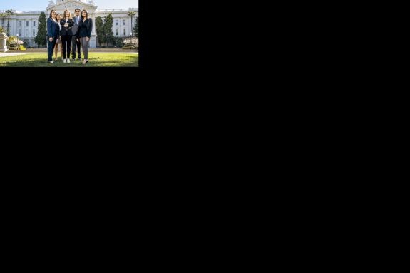 A group of students in front of the CA Capitol Building 