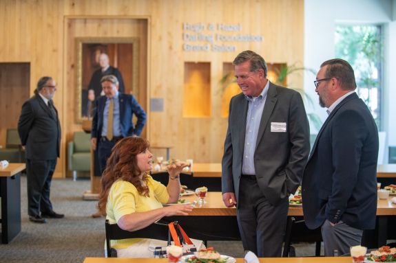 Alumni talk with each other 