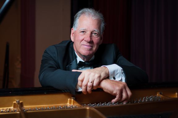 Pianist Frank Wiens