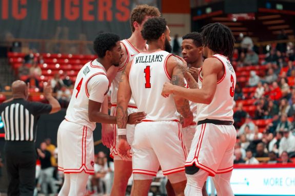 Men's Basketball Huddle