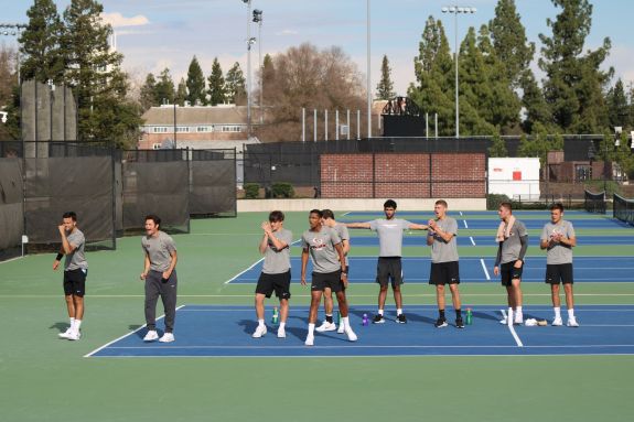 Men's tennis team cheers on final court