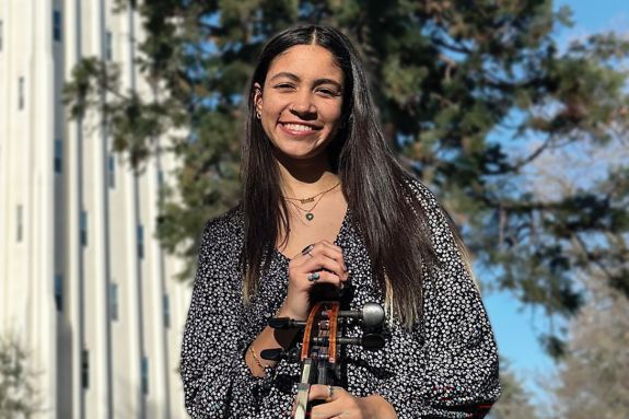 Cellist Hasina Torres