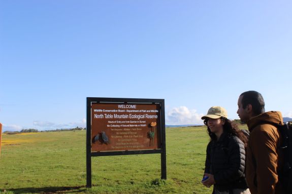 Sign with north table mountain on it.