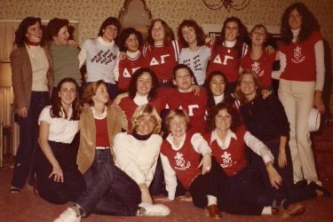 Delta Gamma members