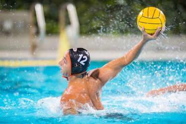 Waterpolo player with ball