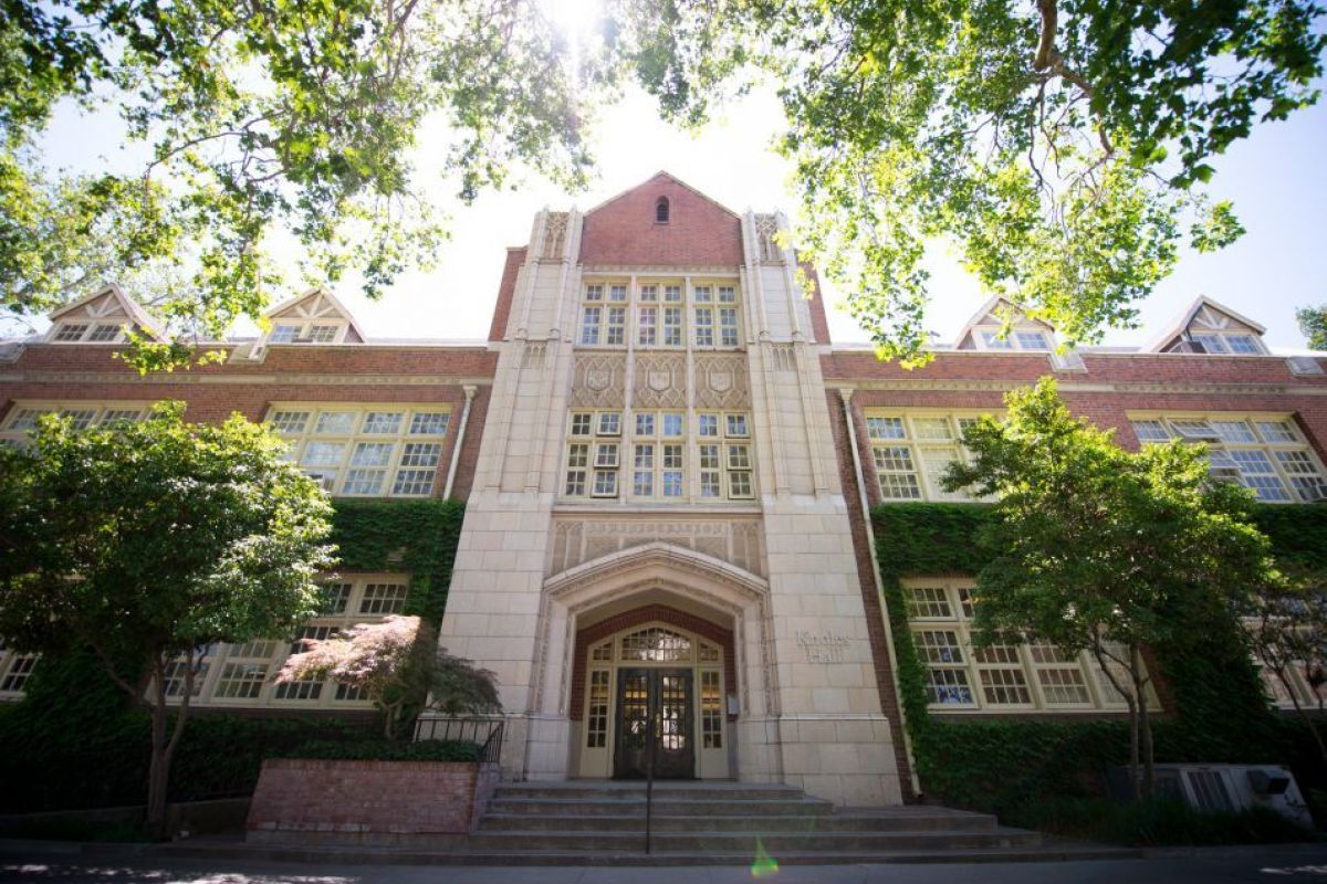 Campus building Knolls