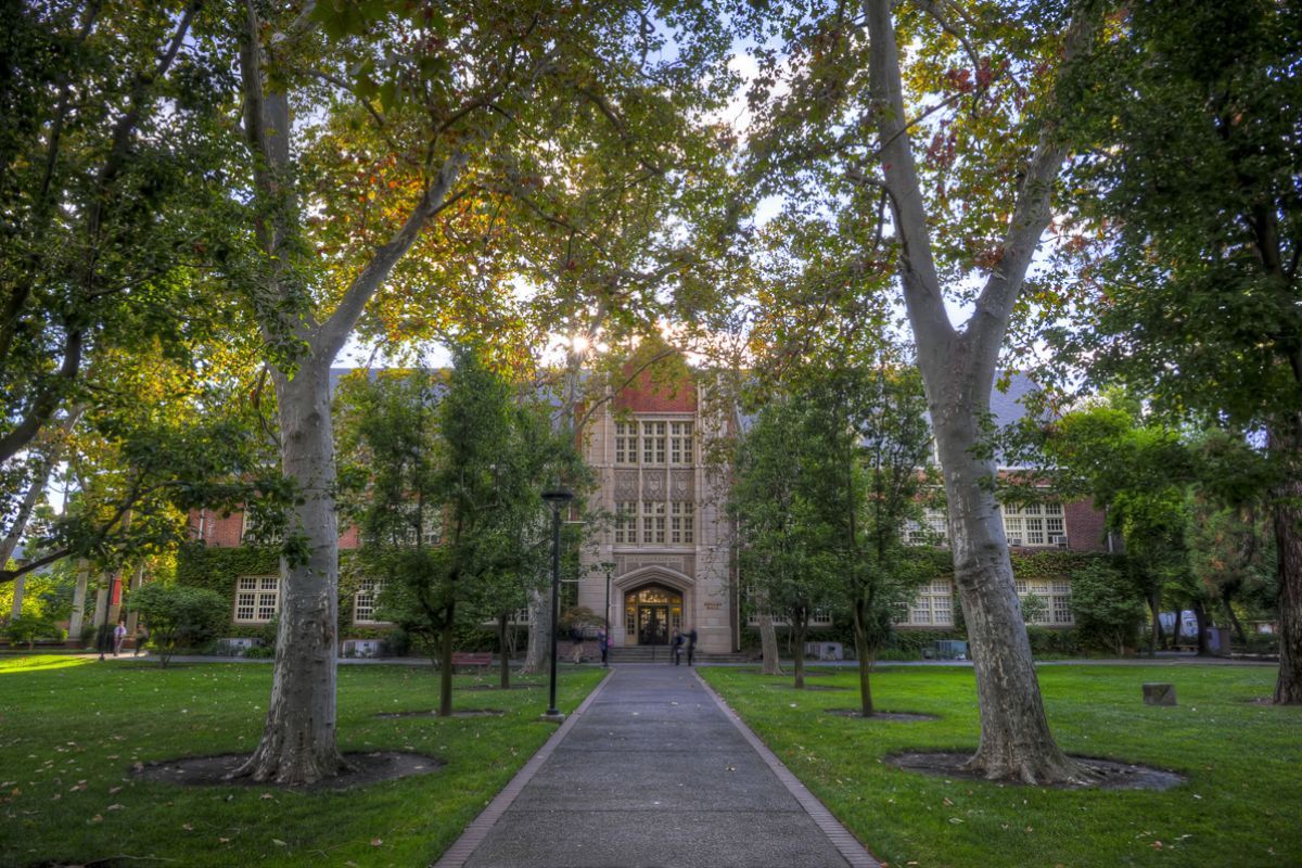 Knoles Hall