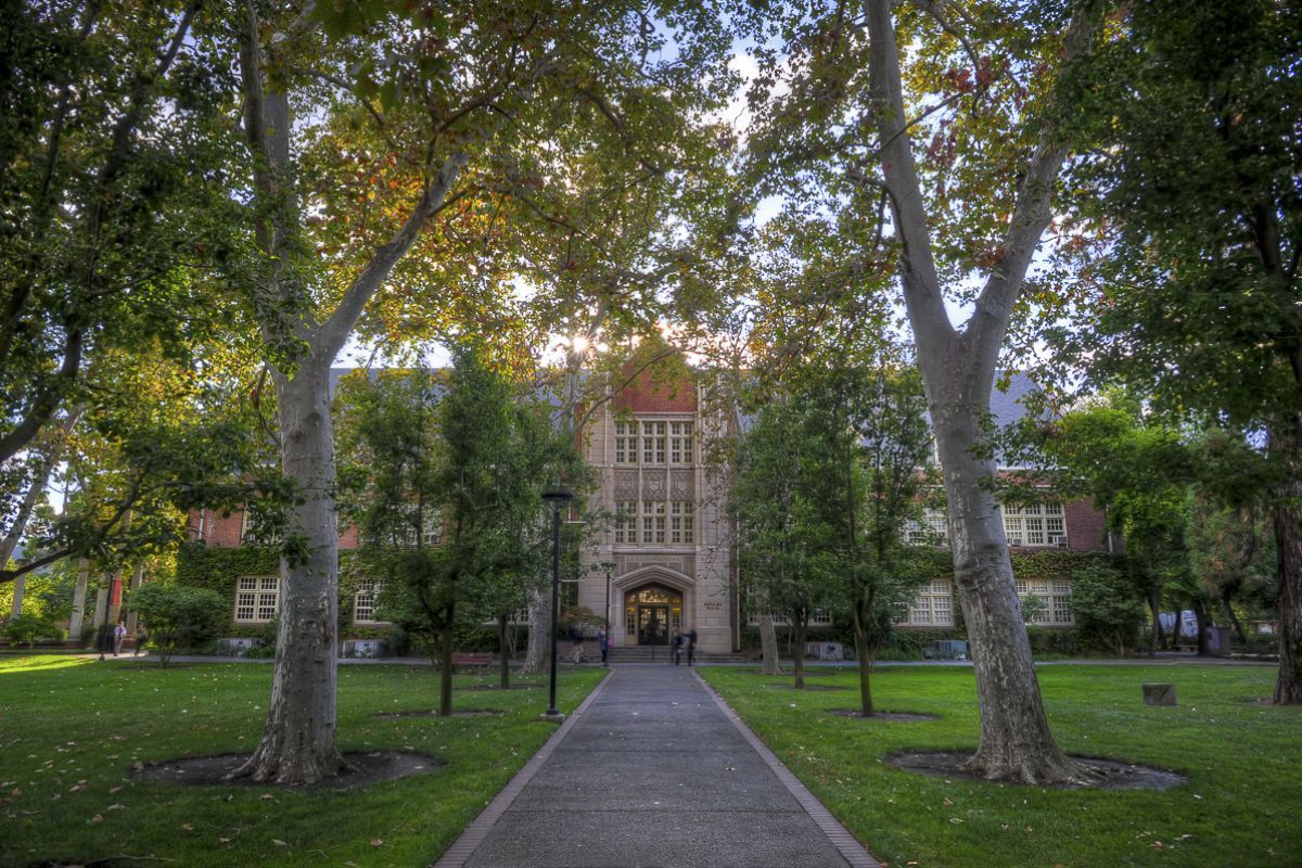 Knoles Hall