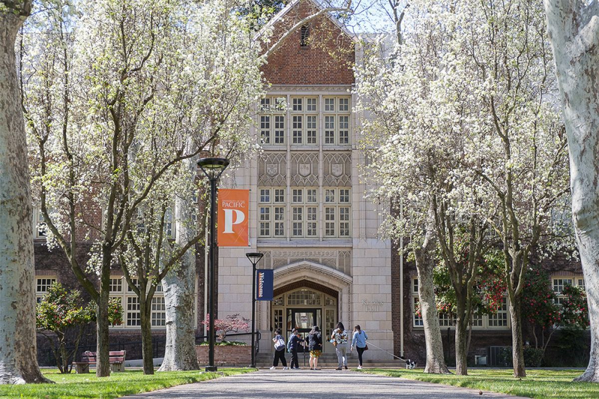 Knoles Hall
