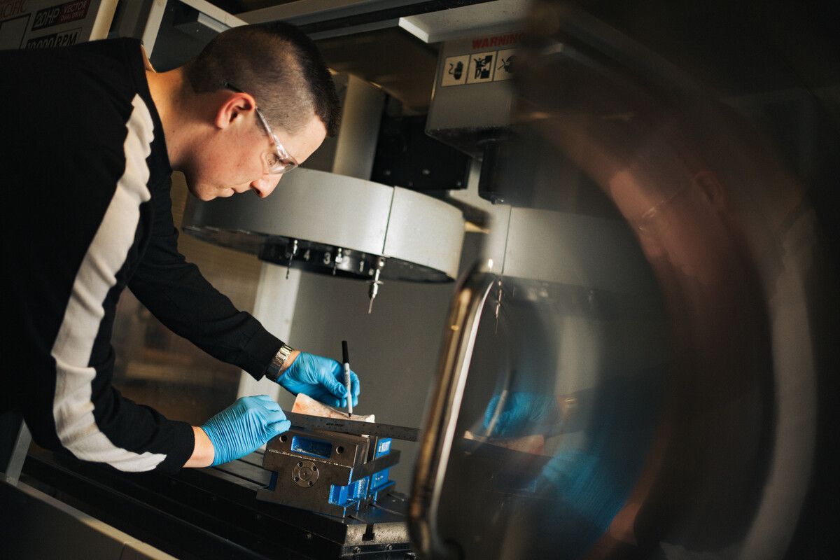 SOECS student Owen Scott doing undergraduate research in bone drilling techniques in orthopedic surgery for biomedical purposes 
