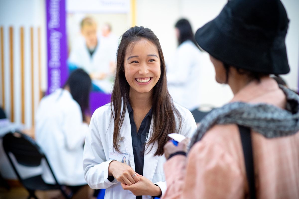 Doctor of pharmacy student with patient at Medicare Part D clinic