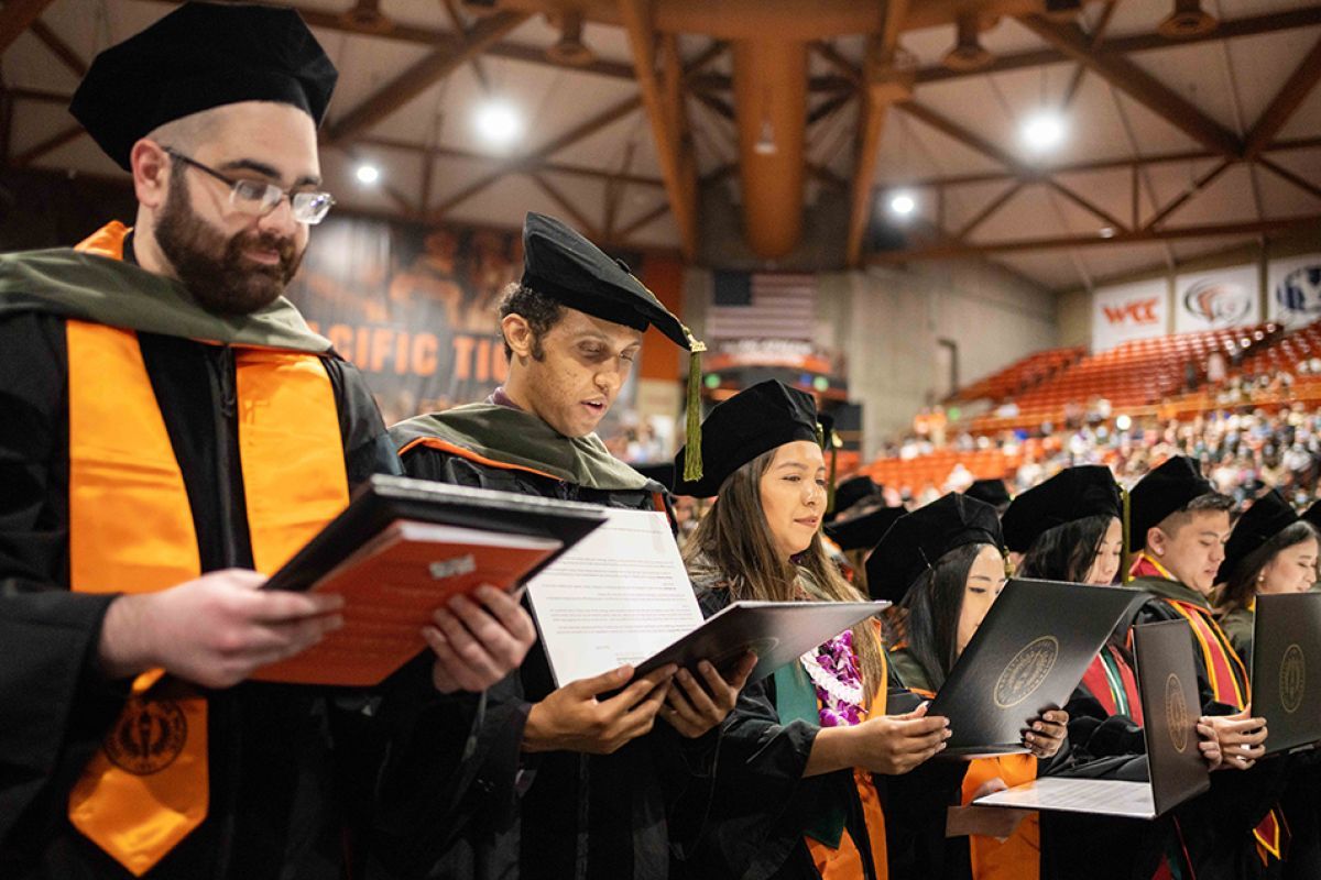 Pharmacy graduates reading their oaths