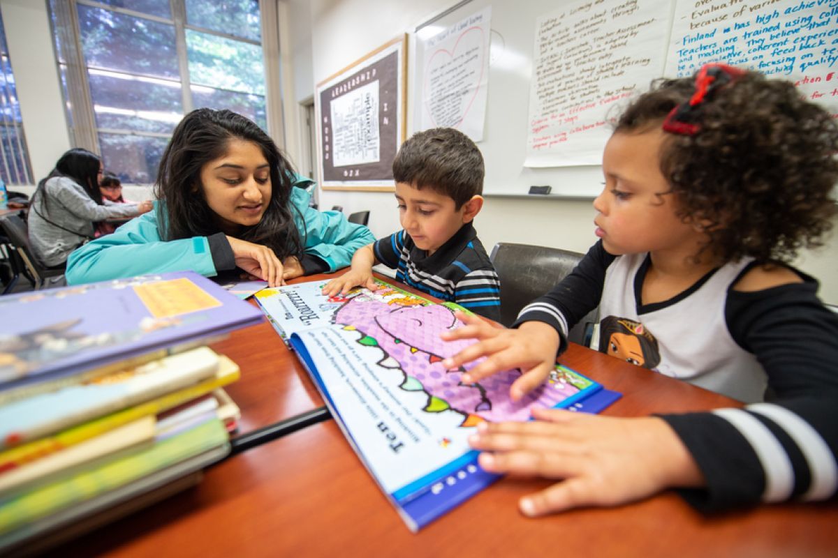Students reading with mentor