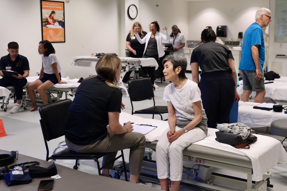 Pacific students practice physical therapy techniques