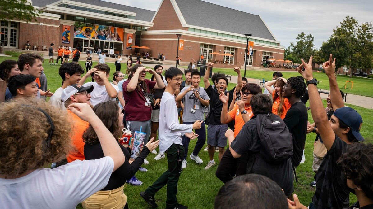 students on the DUC lawn during Pacific Welcome