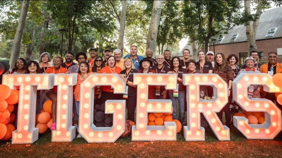Current and former members of the Pacific Alumni Association Board of Directors at Homecoming and Family Weekend 2023.