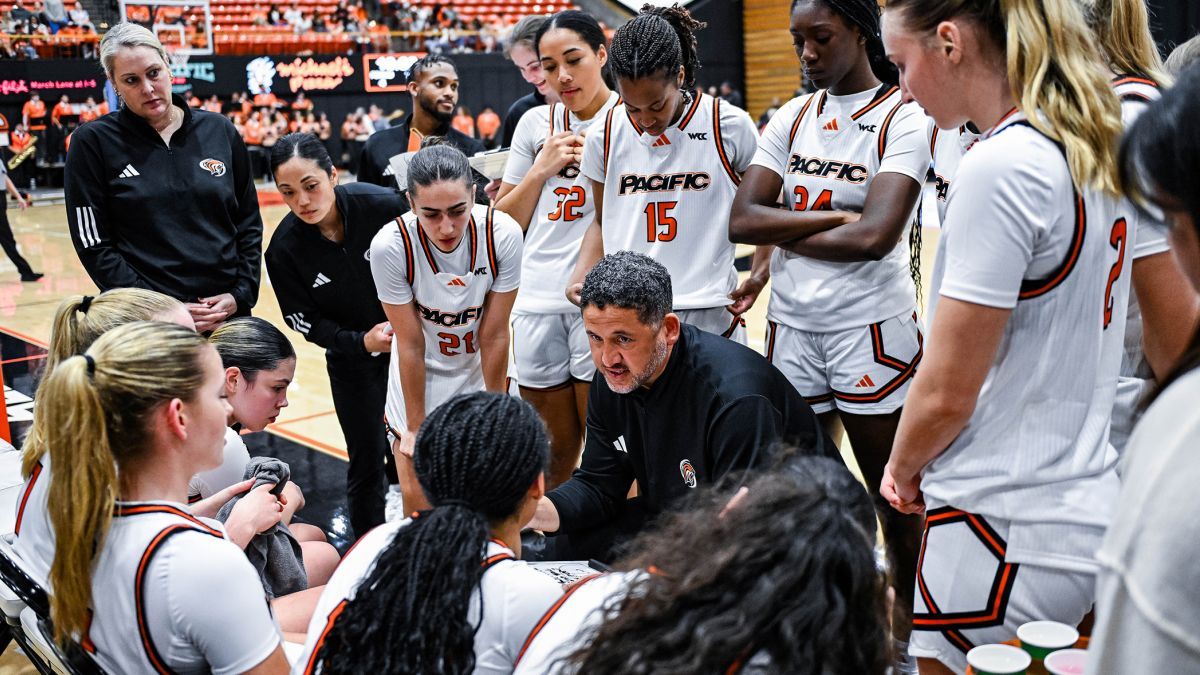 Bradley Davis on the court surrounded by his team