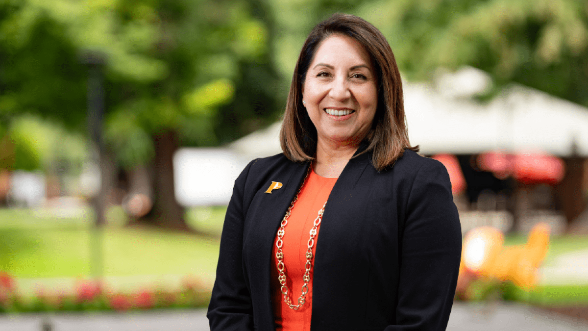 Leticia Robles ’89 