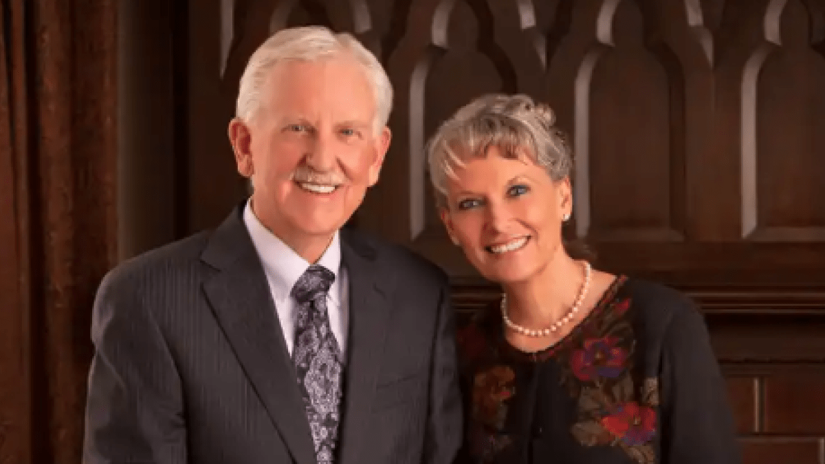 Arthur Eugene Franks '71 and wife Victoria smiling 