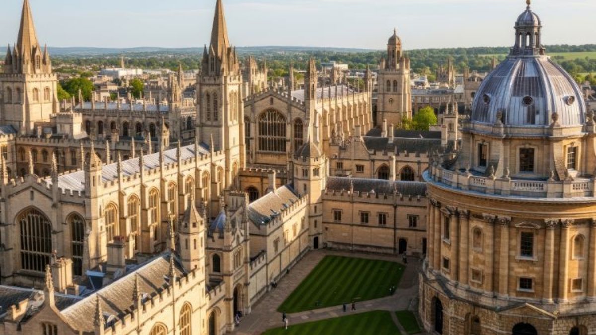 An aerial shot of Oxford University 