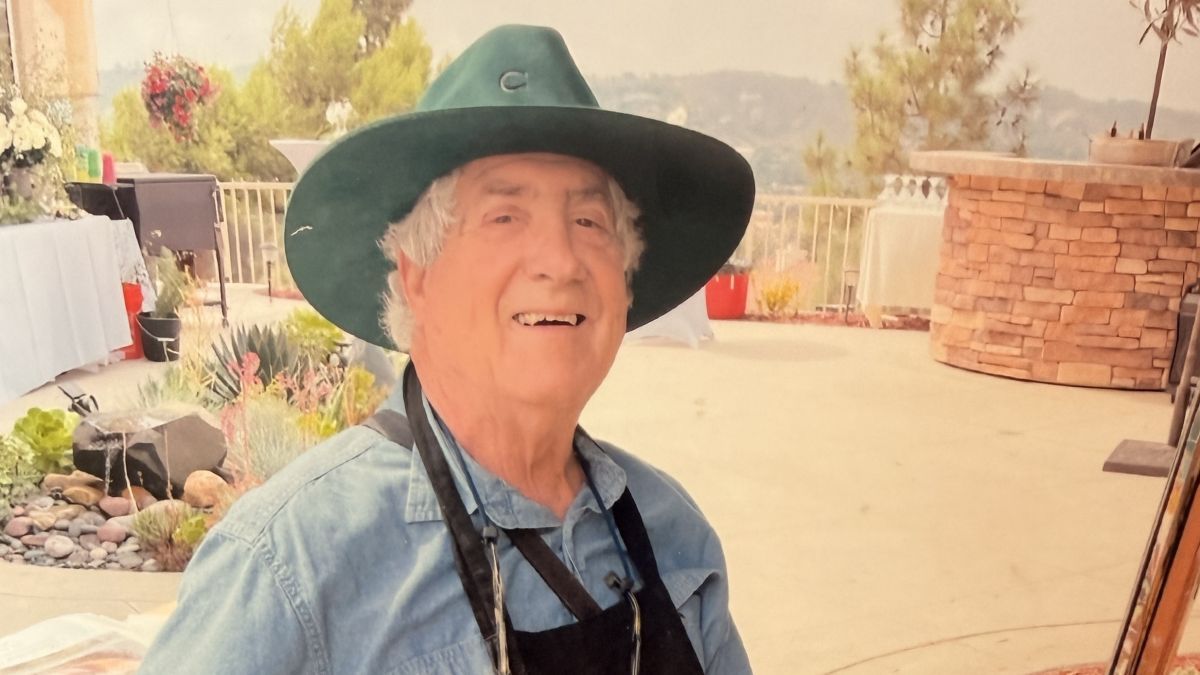Gil Dellinger painting in front of easel with pastels.