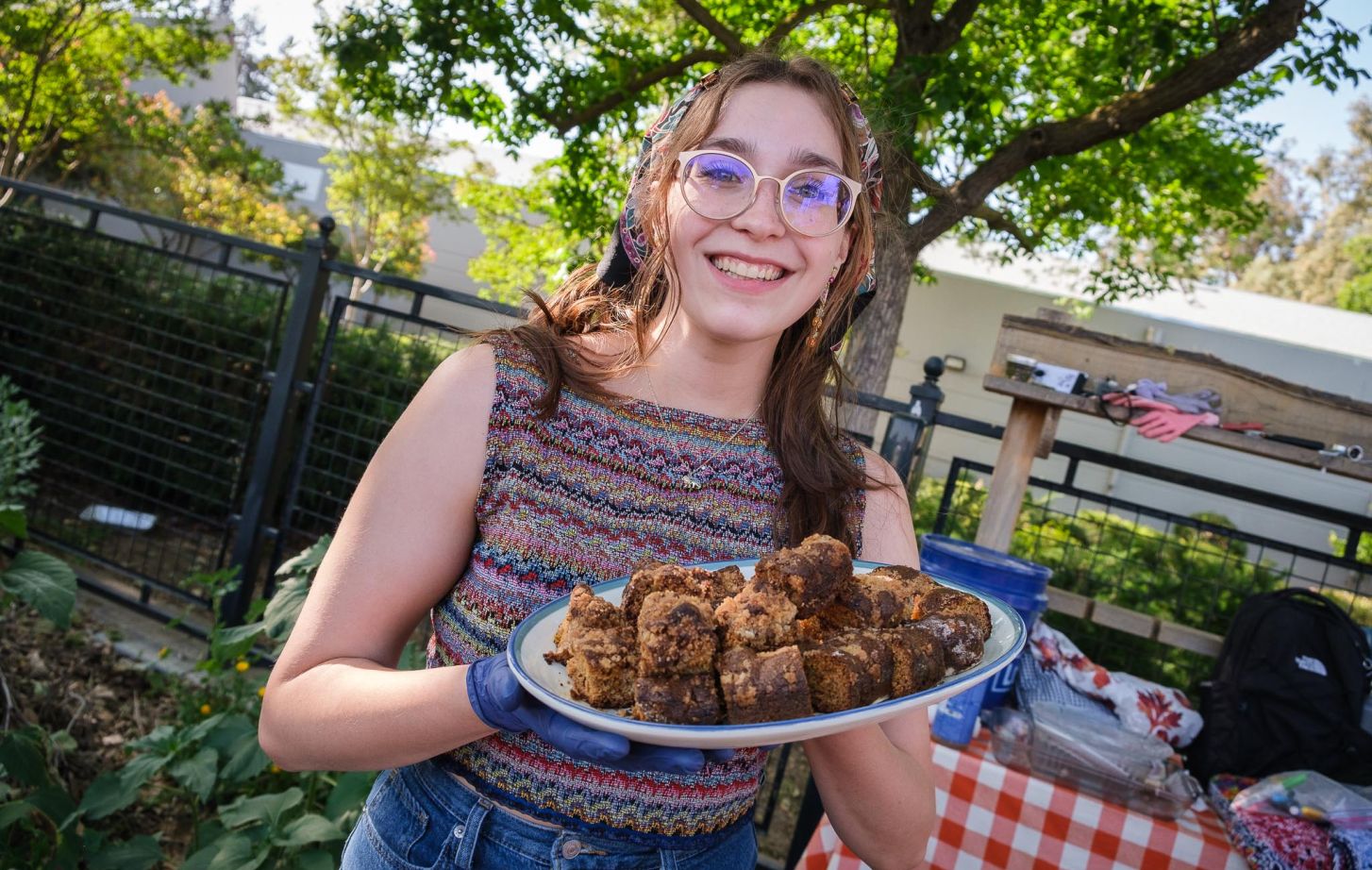 Shazza Lyons '25 holding rhubarb cake