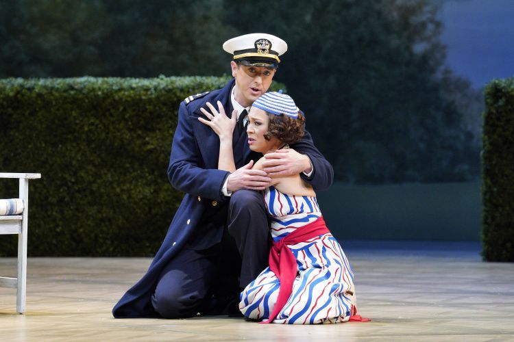 Ben Bliss and Irene Roberts in "Così fan tutte"