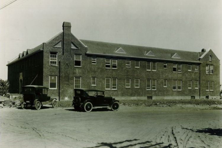 Manor Hall in a 1925 photo. 