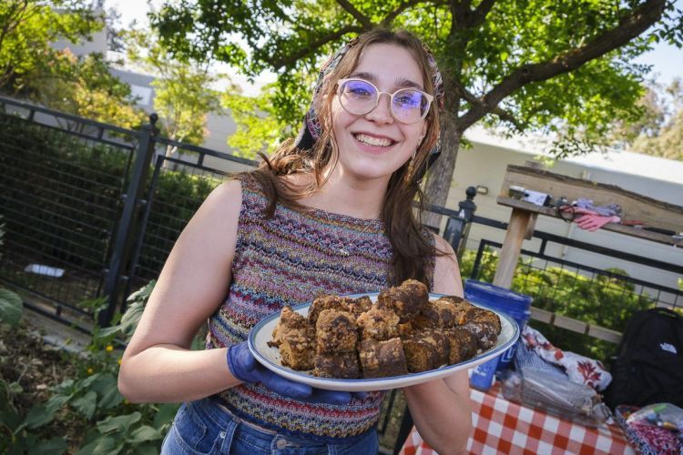 Shazza Lyons '25 holding rhubarb cake