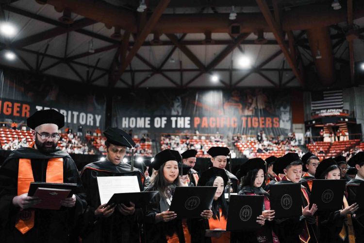 Pharmacy students recite oath