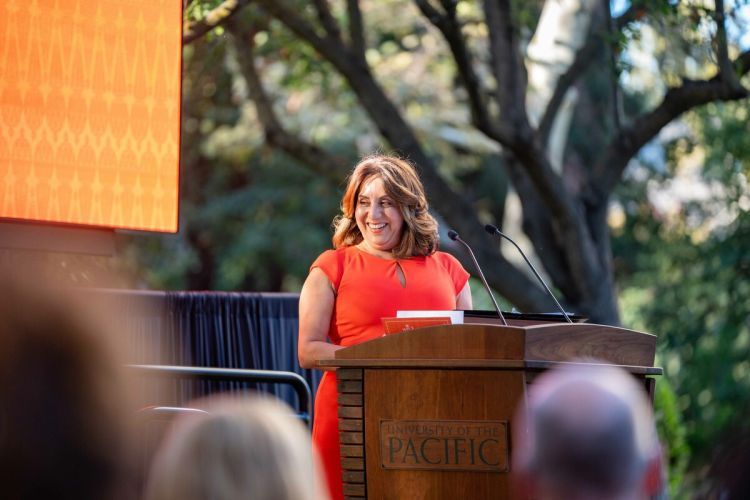 Regent Leticia Robles '89