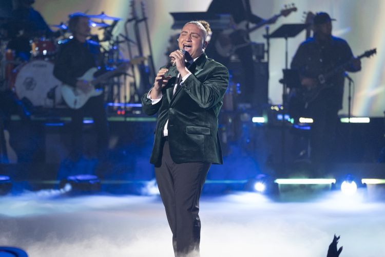 filo ebid performs on american idol