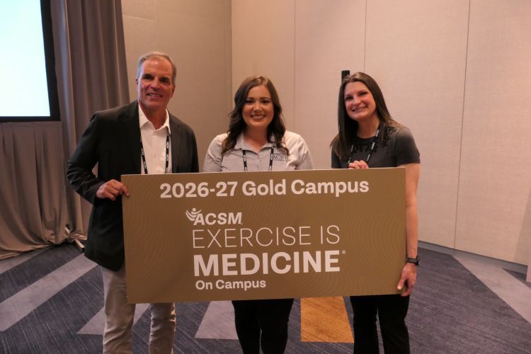 Professor Alexis King accepts Gold award for Exercise is Medicine