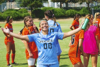 Women's soccer goalie Brenna Crump