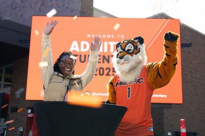 A student confirms her acceptance during Admitted Student Day at University of the Pacific.