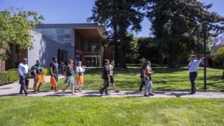 A group of students walk across campus