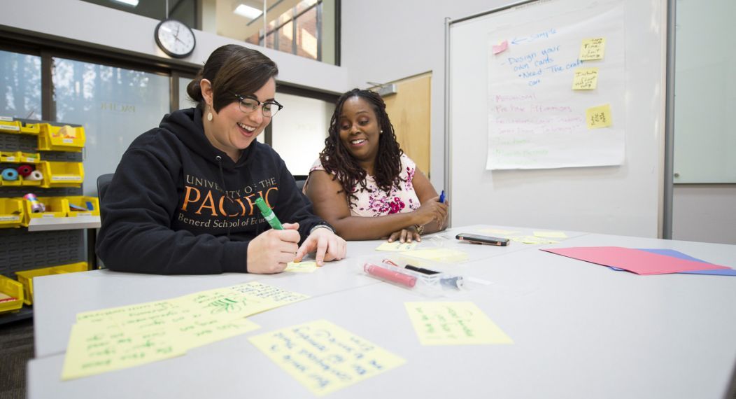 education students work together in the classroom