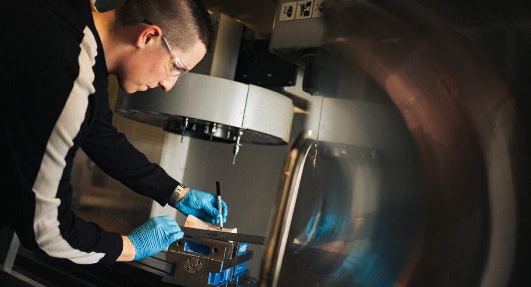 SOECS student Owen Scott doing undergraduate research in bone drilling techniques in orthopedic surgery for biomedical purposes 