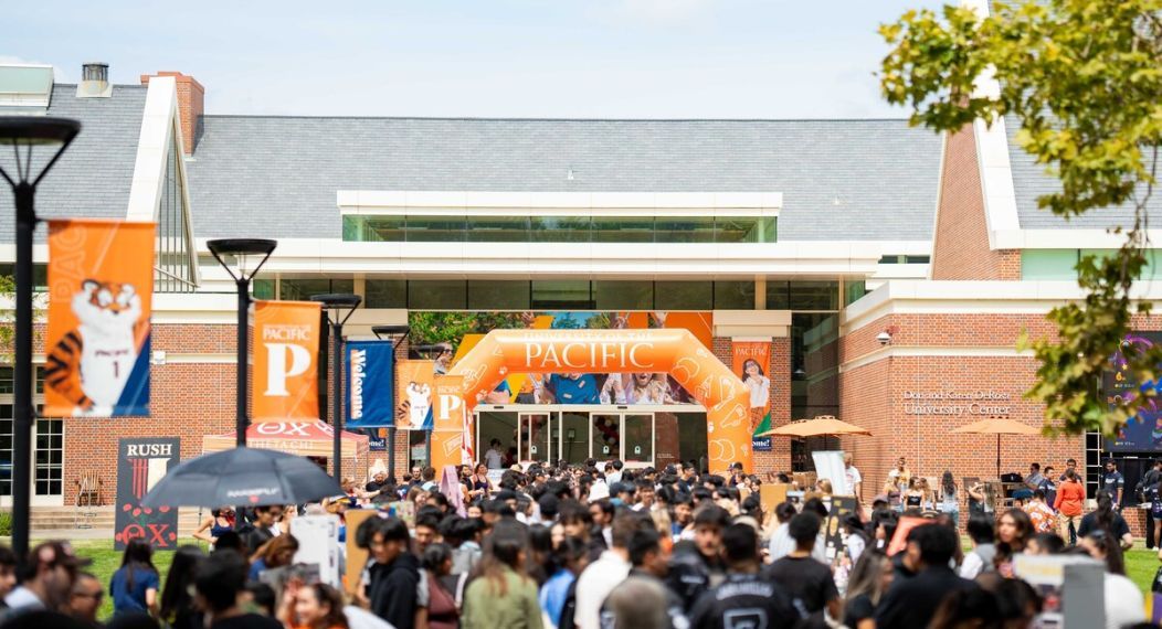 Pacific students walk toward the DUC