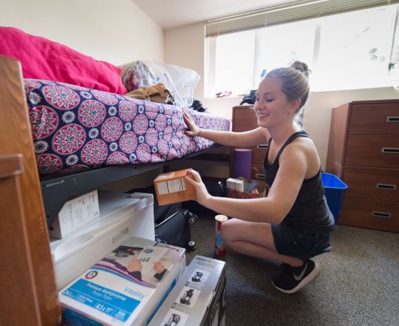 student moving into dorm room